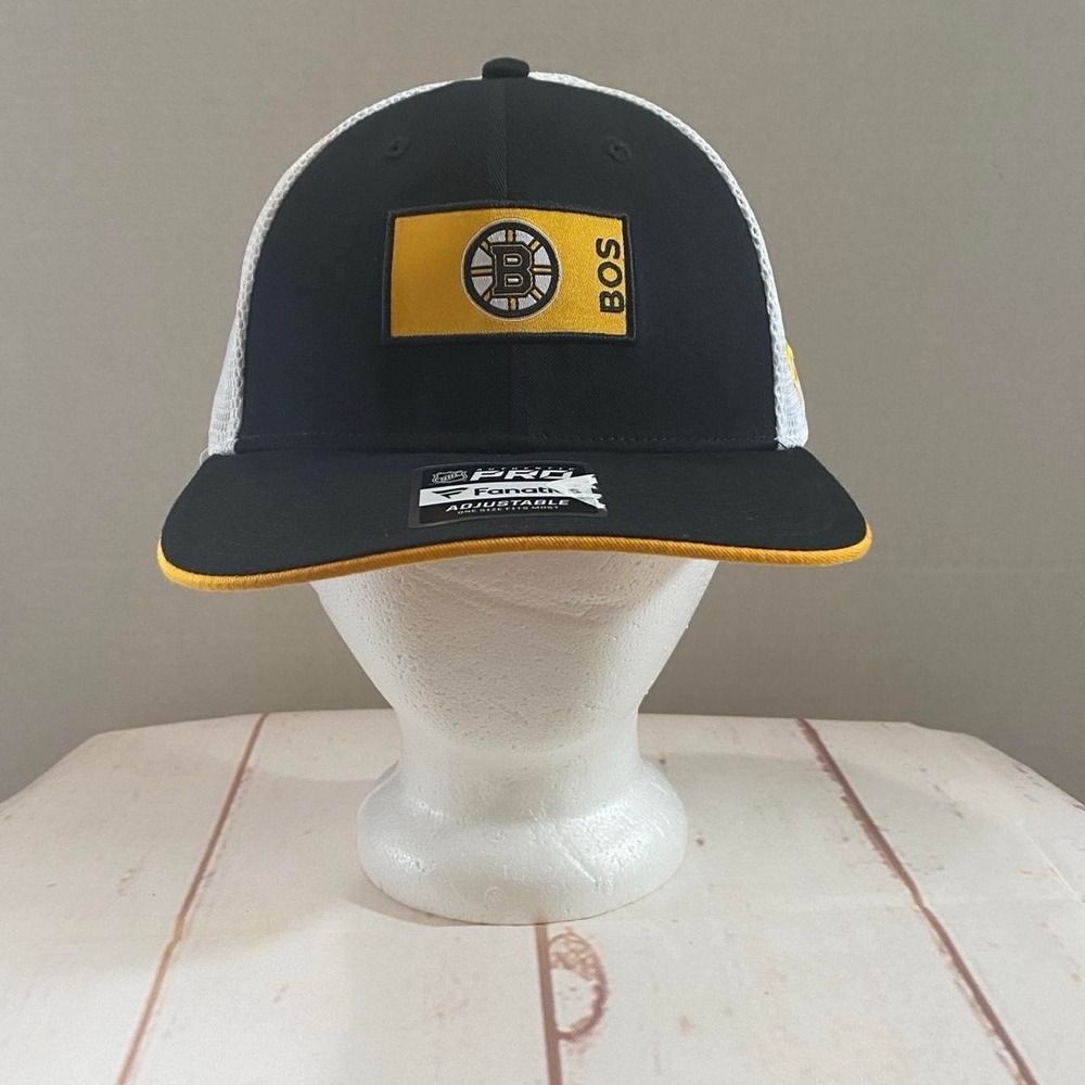 Fanatics NHL Boston Bruins Authentic Pro Trucker Hat Black White Gold Snapback